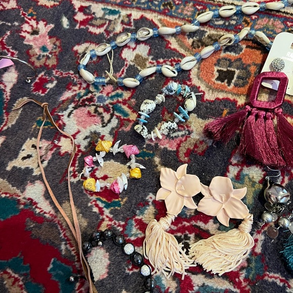 A bundle of fashion jewellery, some are custom, some are new never used! - Picture 9 of 9